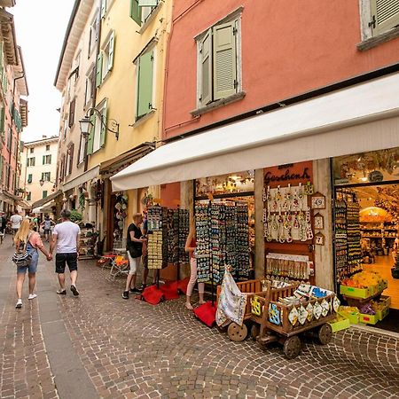 Appartamento Centro Storico Riva - Happy Rentals Bagian luar foto