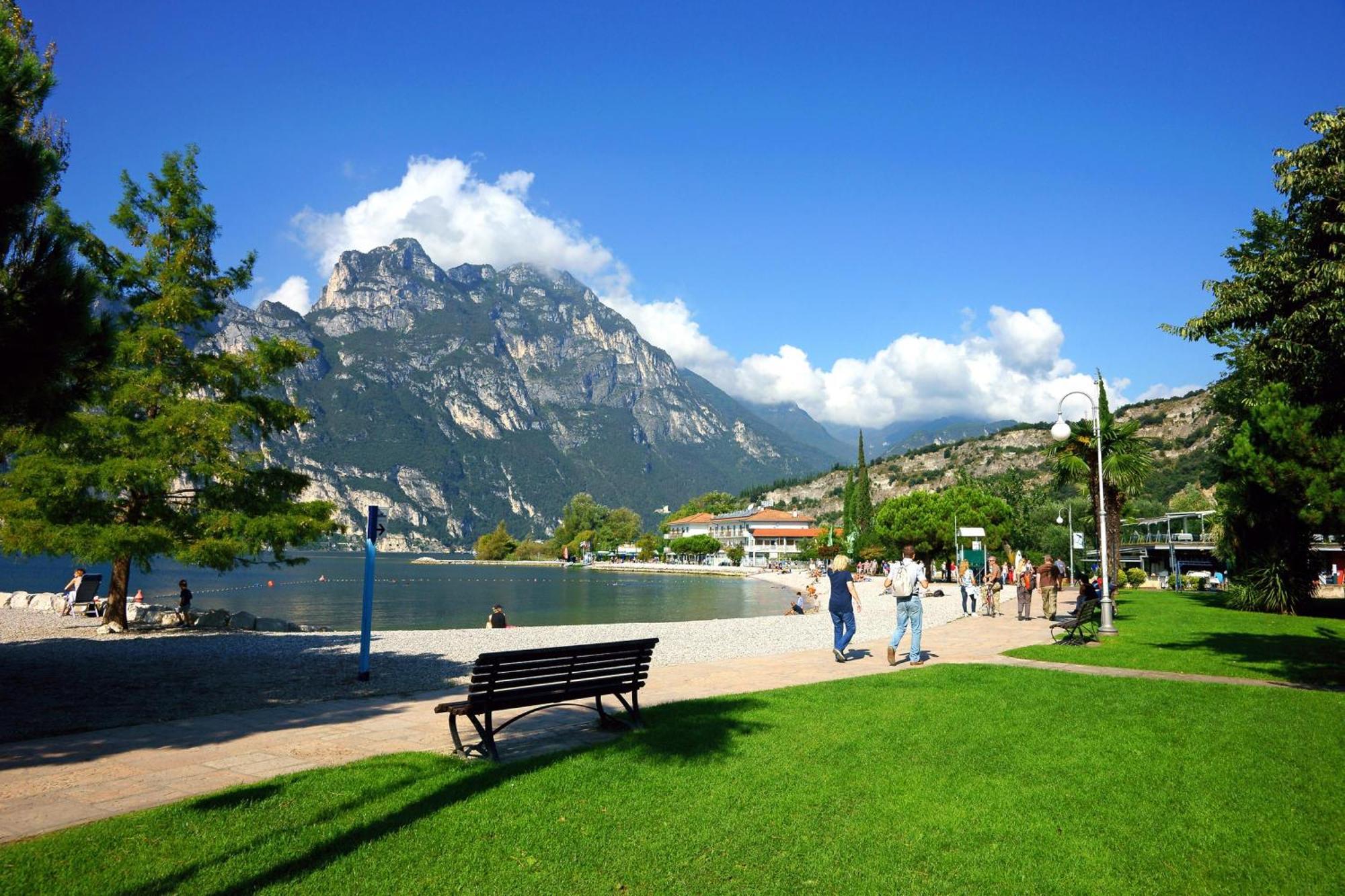 Appartamento Centro Storico Riva - Happy Rentals Bagian luar foto